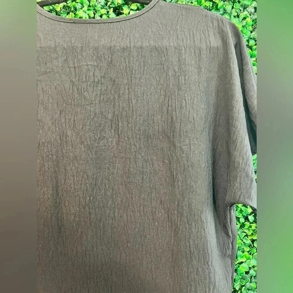 Shop the Mint Boutique Black V-Neck - Small - Picture 5 of 6